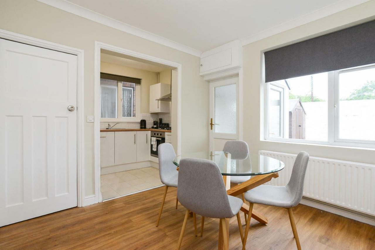 ノッティンガム Cosy House In The Heart Of Beeston With Free Parking And Wifiヴィラ エクステリア 写真