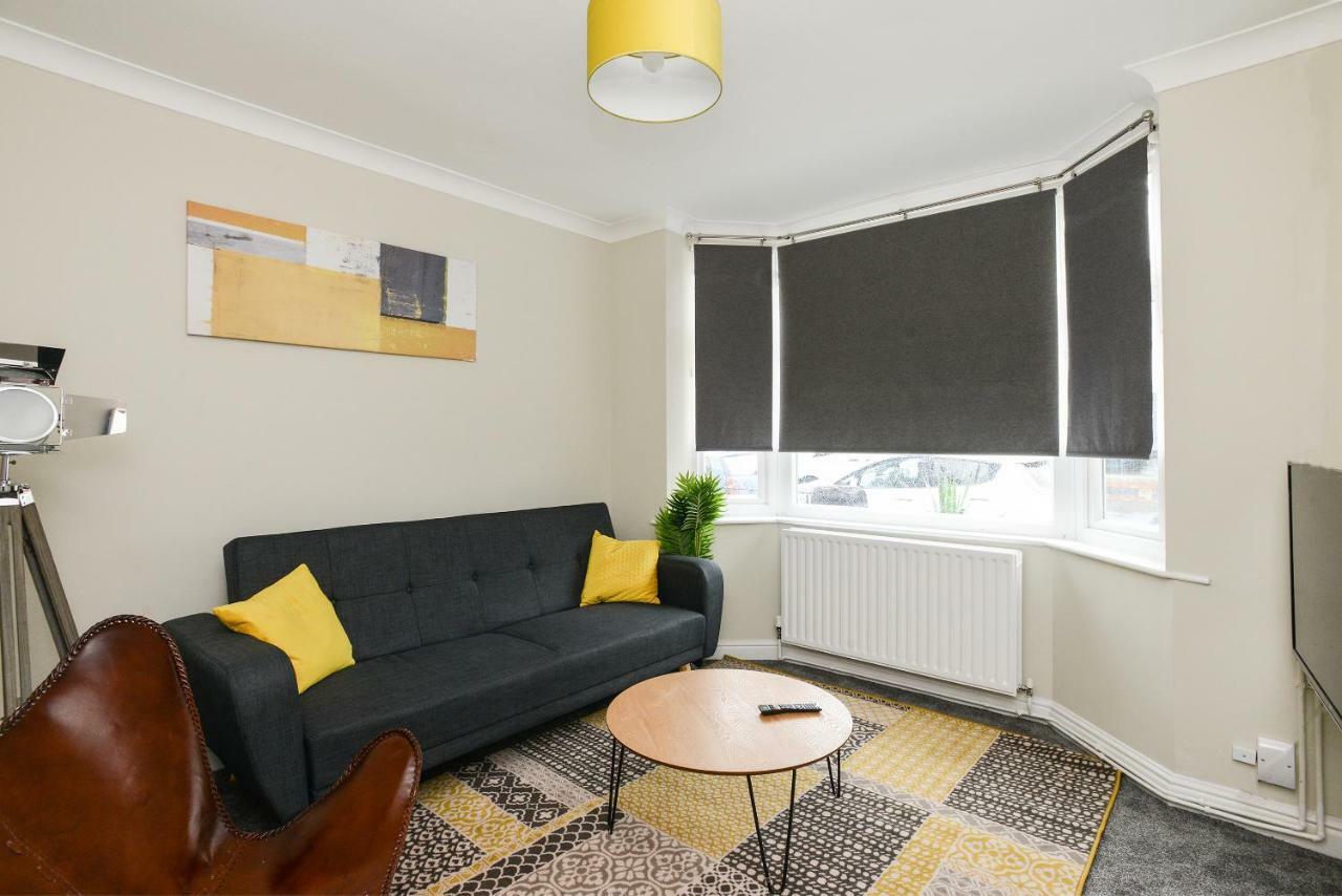 ノッティンガム Cosy House In The Heart Of Beeston With Free Parking And Wifiヴィラ エクステリア 写真