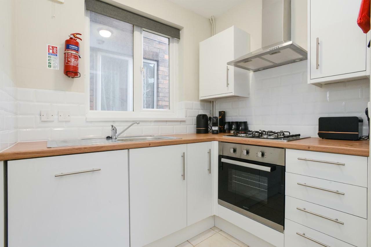 ノッティンガム Cosy House In The Heart Of Beeston With Free Parking And Wifiヴィラ エクステリア 写真